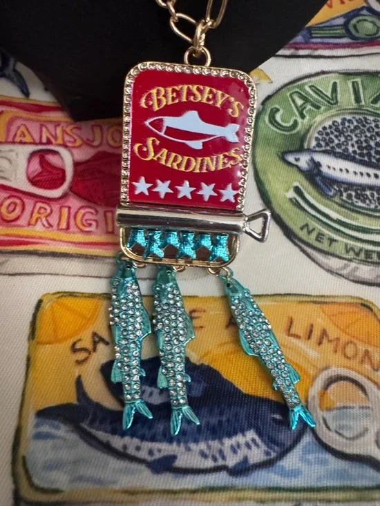 NWT Women BETSEY JOHNSON Coastal Mediterranean Sardines sparkly long necklace - Picture 2 of 9